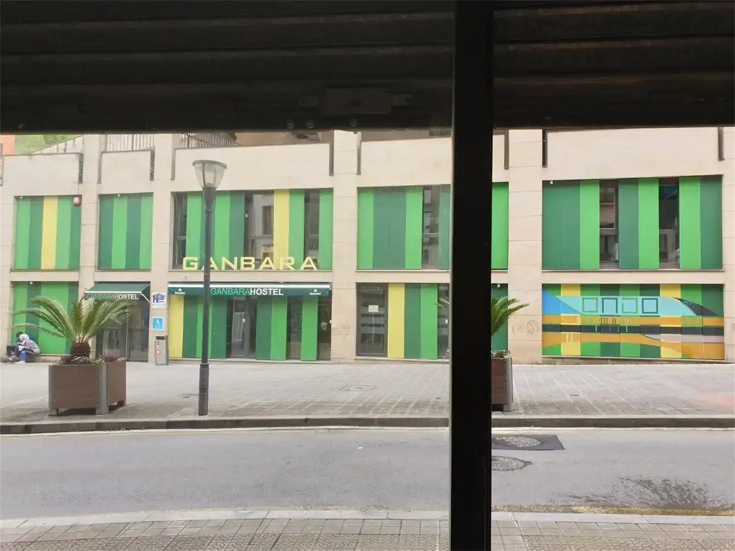 Vista exterior de Local de lloguer en Ibaiondo