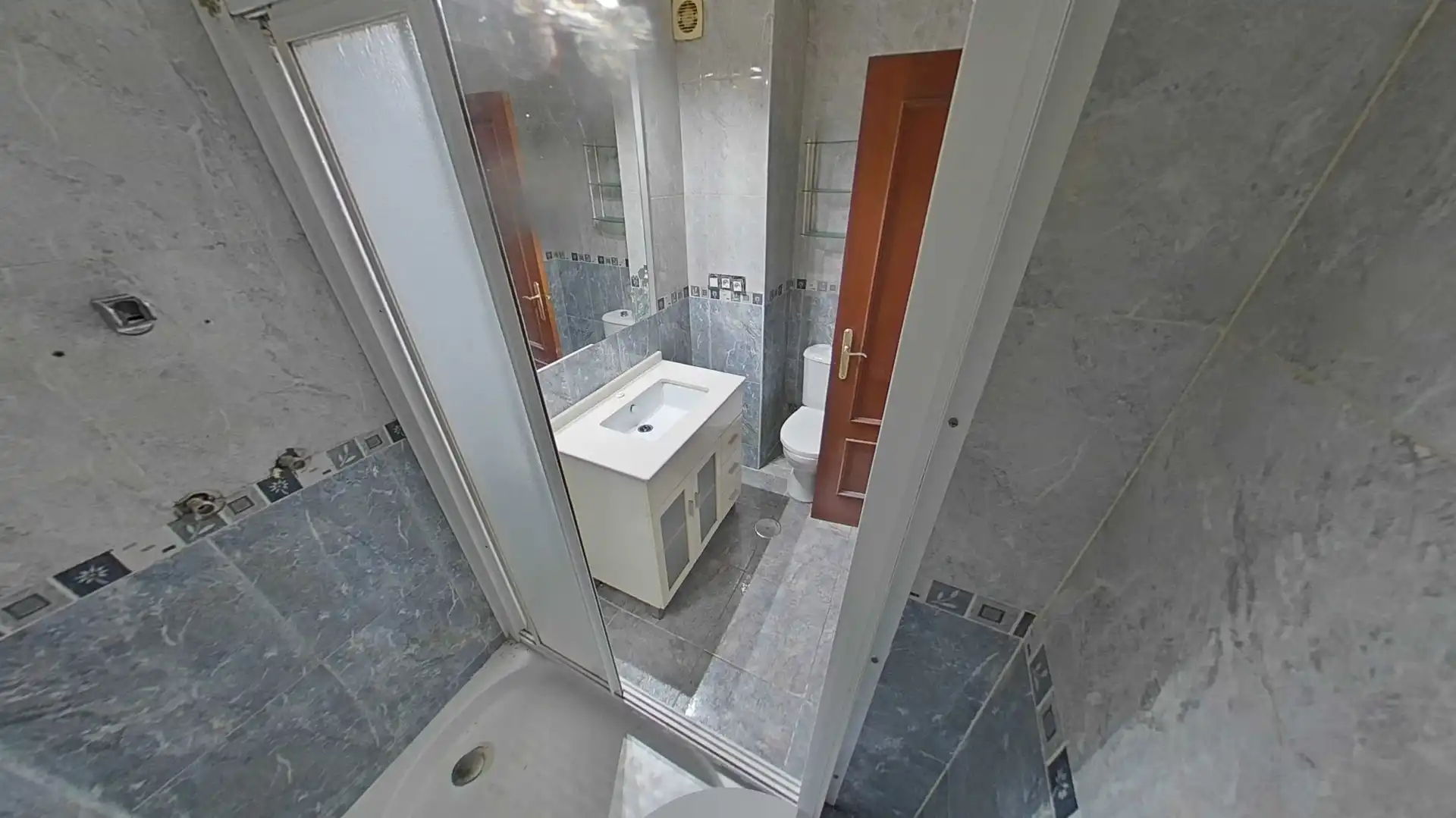 Baño de Piso en venta en Este - Alcosa- Torreblanca