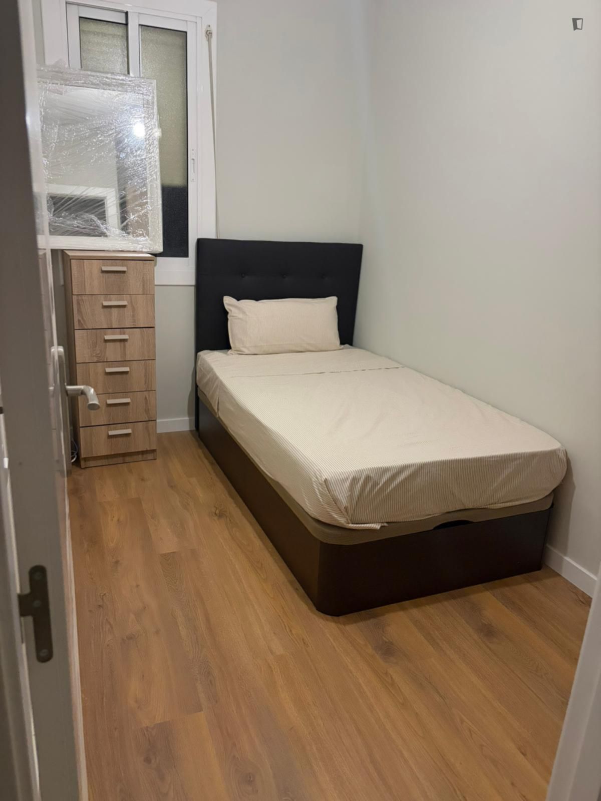 Dormitori de Apartament per a compartir en  Barcelona Capital amb Moblat, Forn i Microones