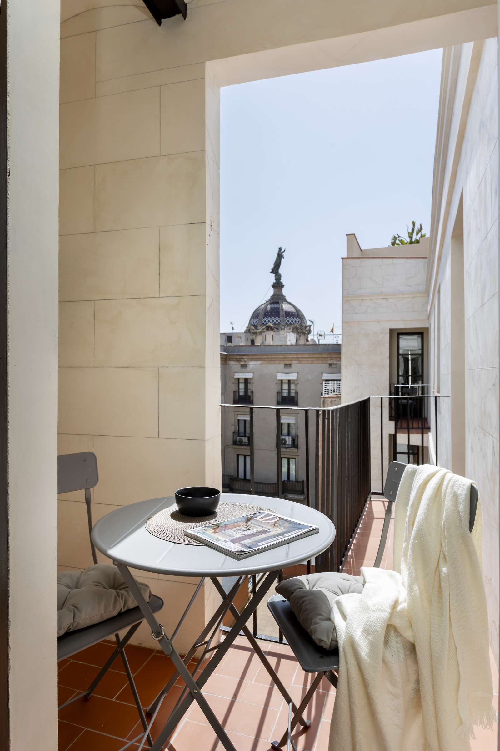 Terrace of Apartment to share in  Barcelona Capital  with Air Conditioner, Heating and Terrace