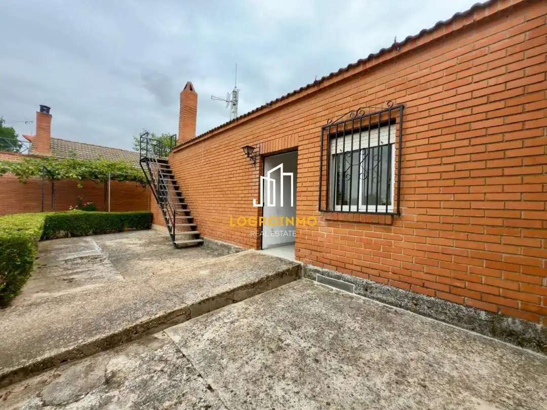 Vista exterior de Terreny en venda en Villamediana de Iregua
