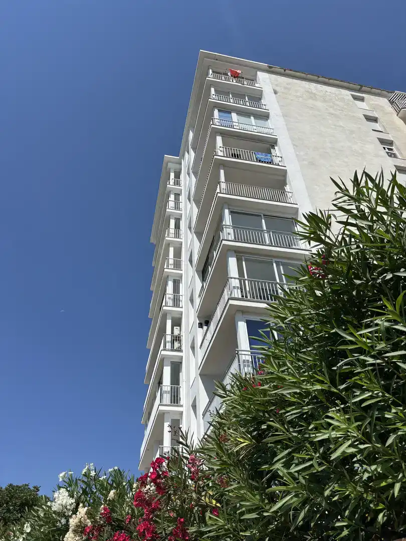 Vista exterior de Pis en venda en Roses amb Piscina i Balcó