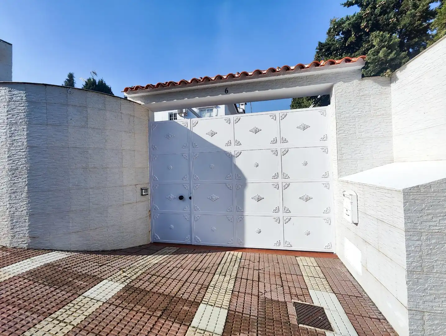 Vista exterior de Casa o xalet en venda en Puertollano amb Aire condicionat, Calefacció i Jardí privat