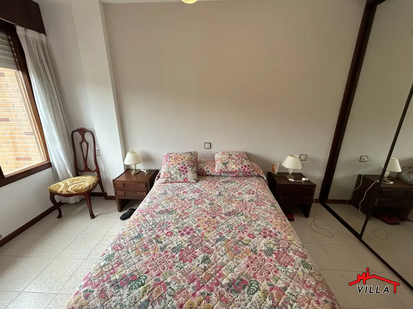 Dormitori de Casa adosada en venda en Laredo amb Calefacció i Terrassa