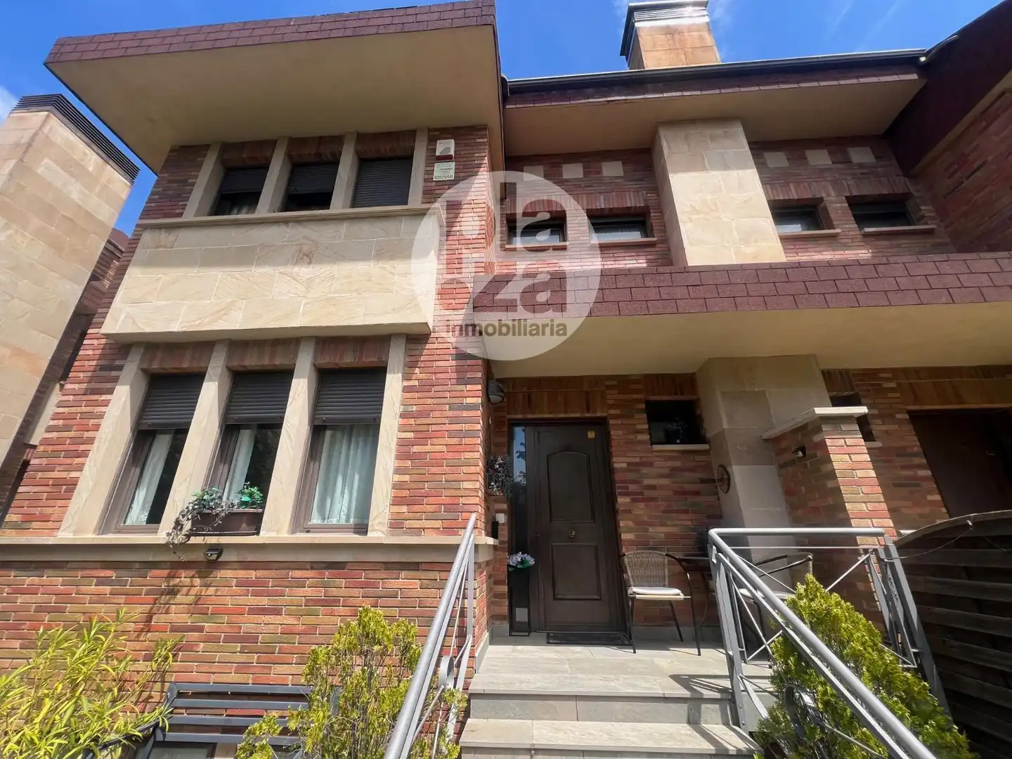 Außenansicht von Haus oder Chalet zum Verkauf in Burgos mit Heizung, Privatgarten und Terrasse