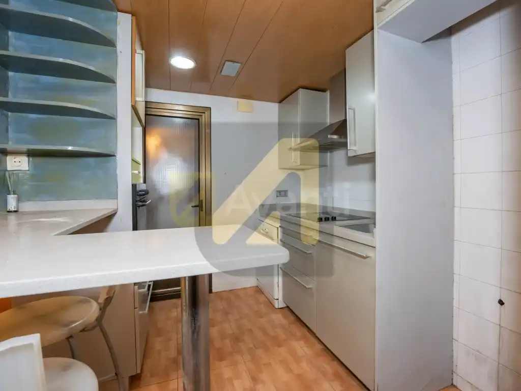 Cocina de Apartamento en venta en L'Hospitalet de Llobregat