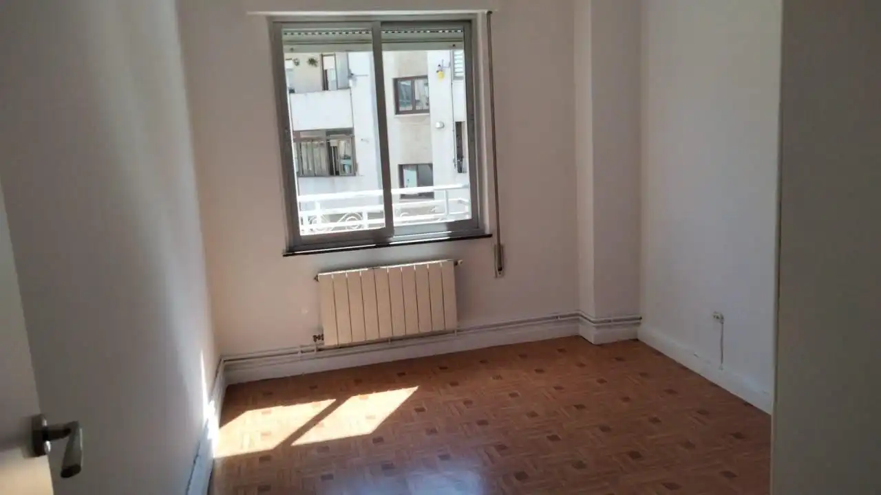 Habitación de Piso de alquiler en Torrelavega  con Amueblado