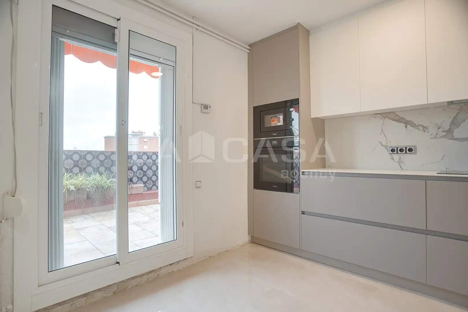 Cocina de Ático en venta en L'Hospitalet de Llobregat con Aire acondicionado, Calefacción y Terraza