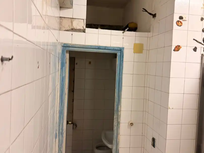 Badezimmer von Geschaftsraum zur Miete in Lleida mit Klimaanlage