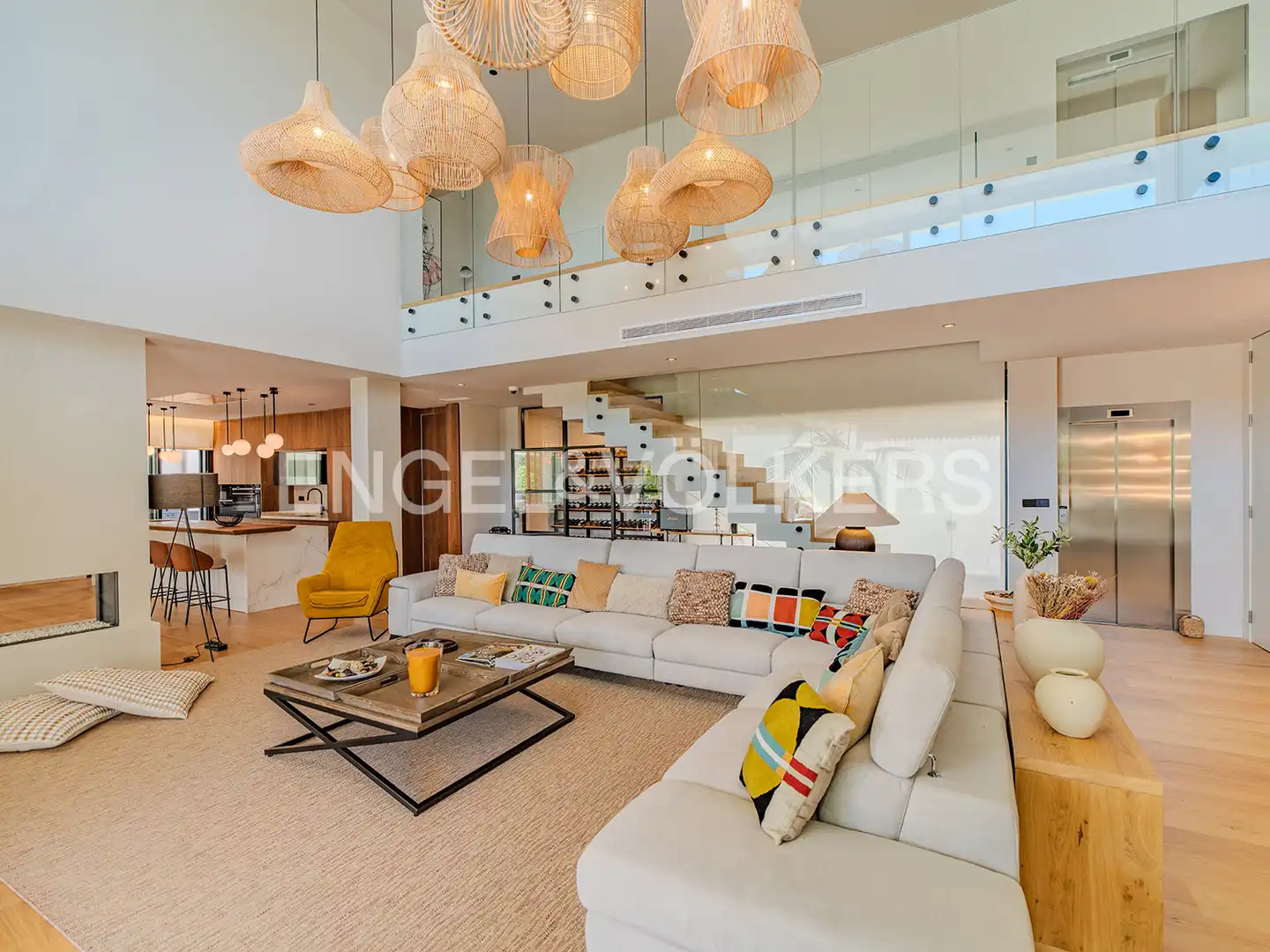 Sala d'estar de Casa o xalet en venda en Alicante / Alacant amb Aire condicionat, Calefacció i Jardí privat