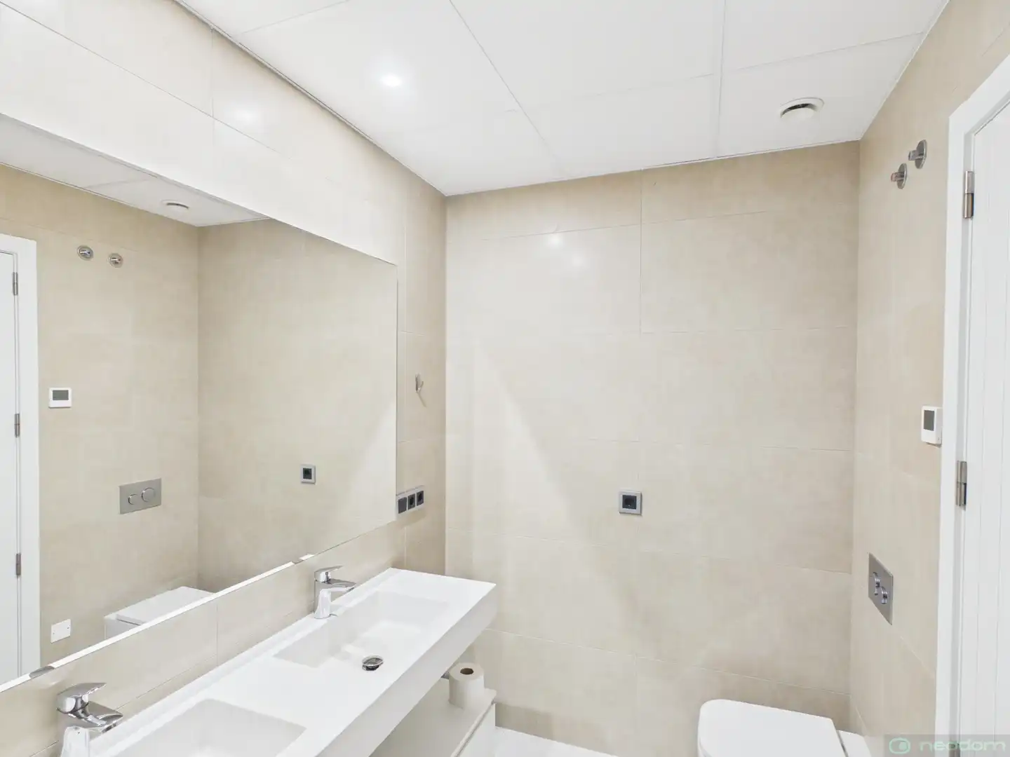 Badezimmer von Wohnung zur Miete in Benidorm mit Klimaanlage, Heizung und Terrasse