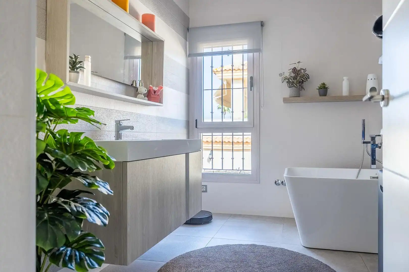 Baño de Casa o chalet en venta en Montequinto con Aire acondicionado, Jardín privado y Terraza