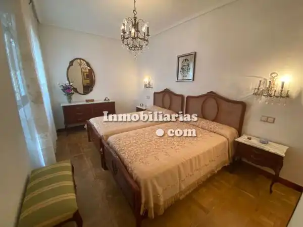 Habitación de Piso en venta en Castro-Urdiales con Calefacción, Terraza y Horno