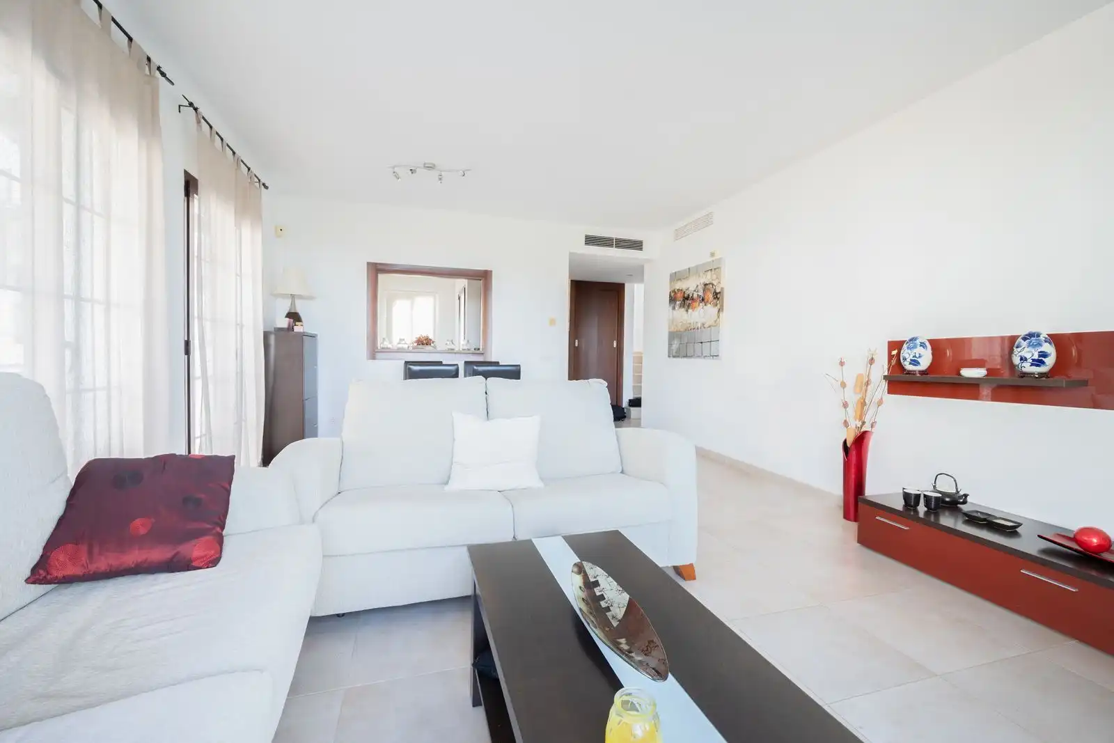 Sala de estar de Ático en venta en Marbella con Aire acondicionado, Internet y Piscina comunitaria