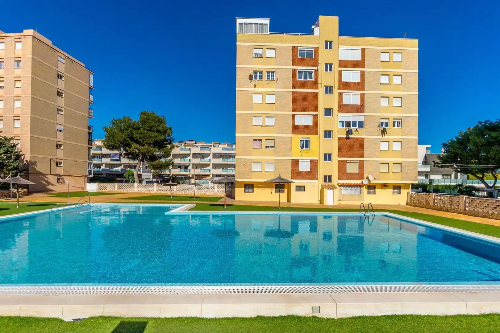 Apartament amb terrassa en venda a Avenida de las Palmeras