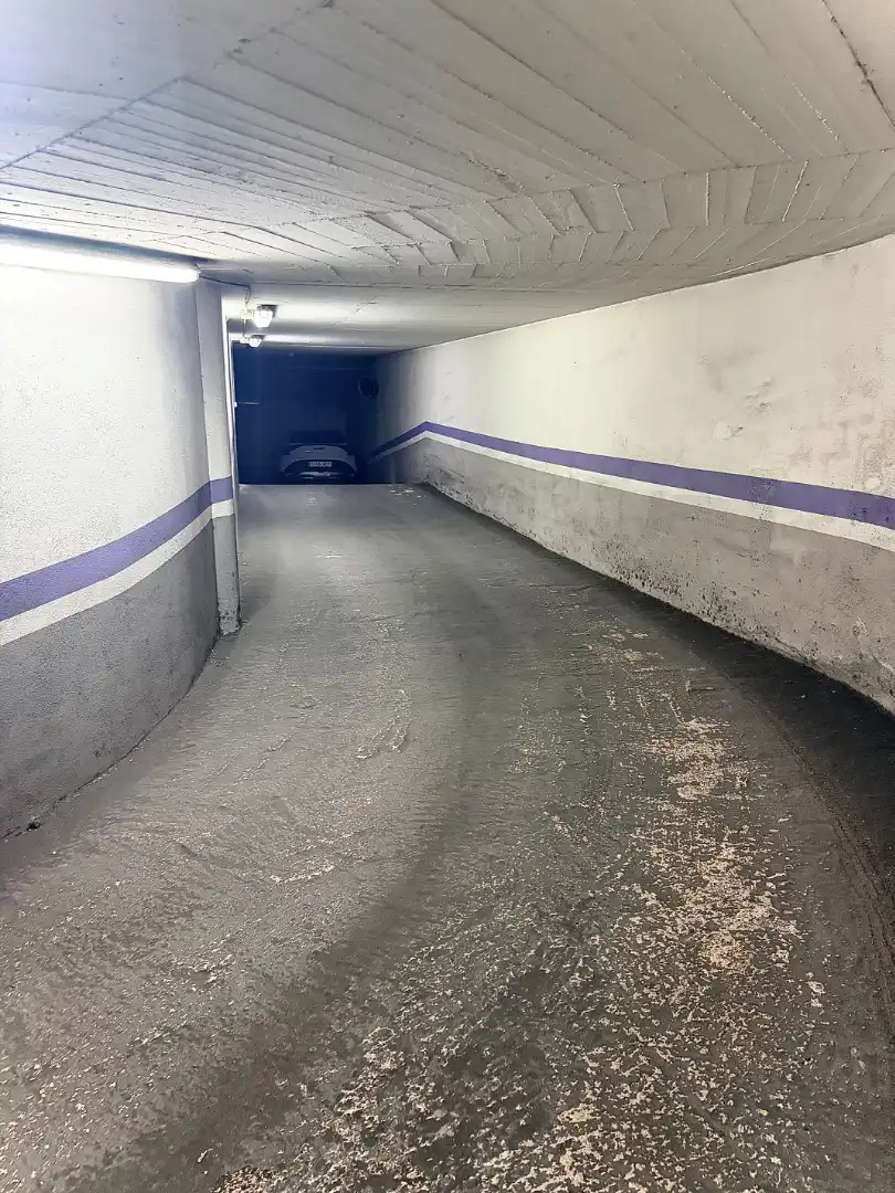 Parkplatz von Garage zur Miete in Centro