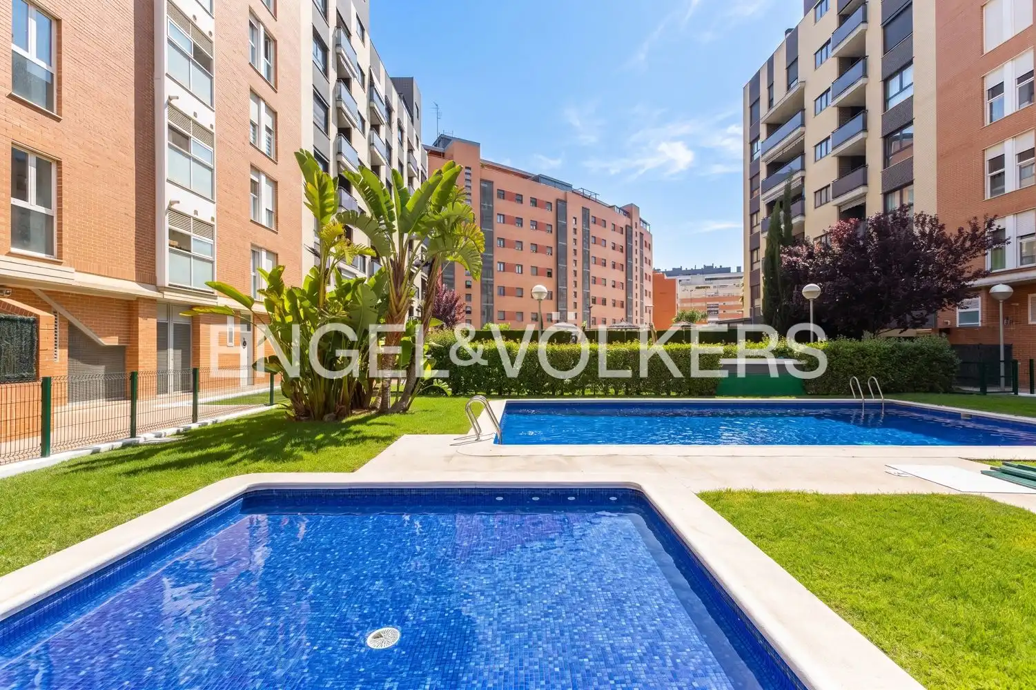 Schwimmbecken von Wohnung zum Verkauf in Valencia mit Klimaanlage, Heizung und Privatgarten