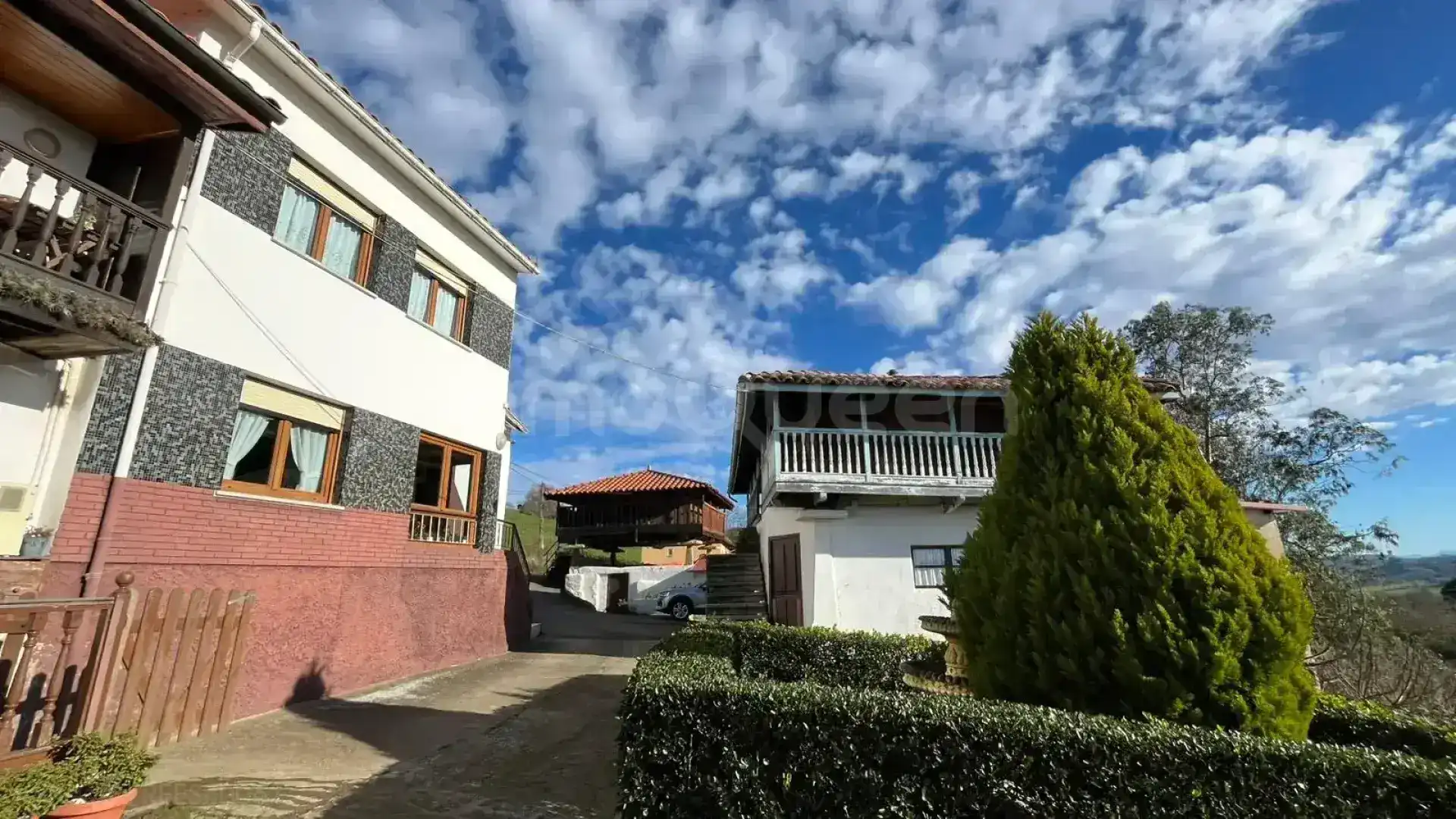 Vista exterior de Casa o xalet en venda en Siero amb Calefacció, Jardí privat i Terrassa