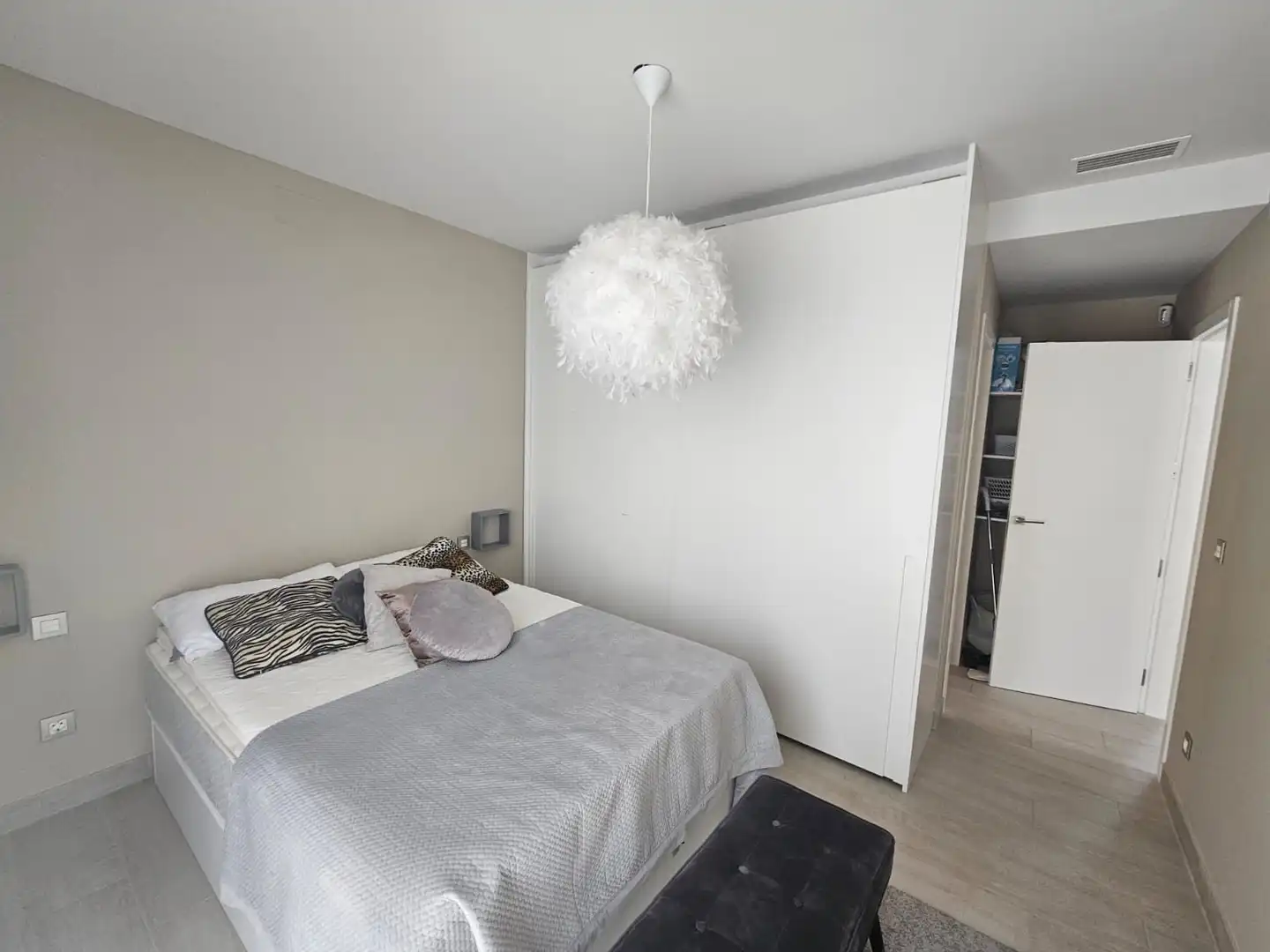 Habitación de Ático de alquiler en Finestrat con Aire acondicionado, Calefacción y Jardín privado