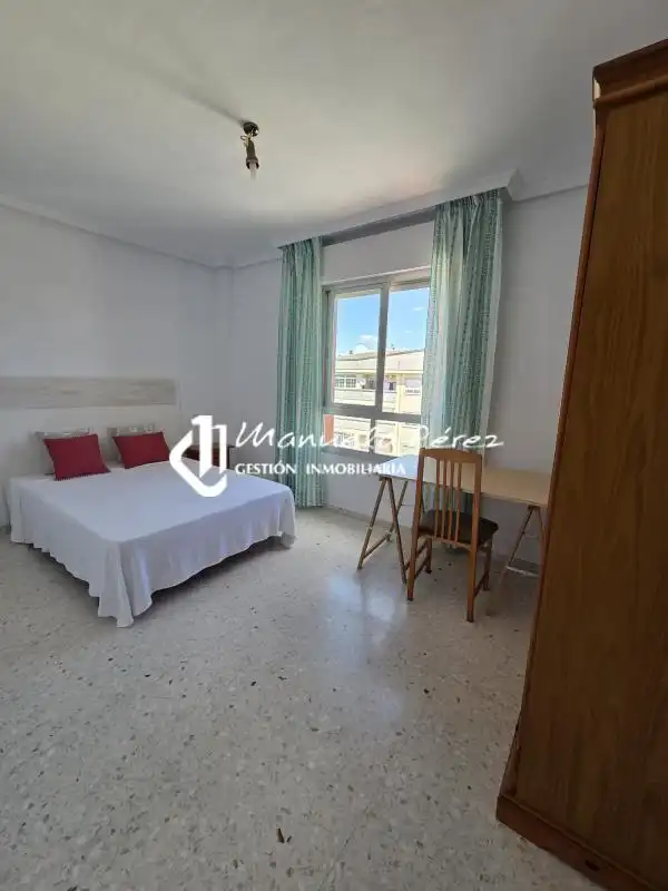 Schlafzimmer von Wohnung zur Miete in Cáceres mit Klimaanlage, Heizung und Terrasse