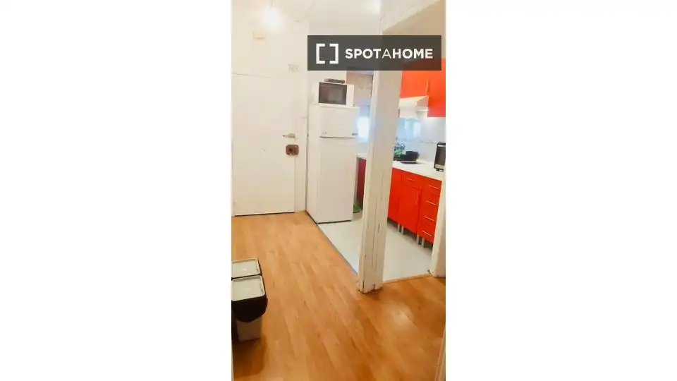 Bedroom of Flat for share in Madrid  with Air Conditioner, Heating and Internet