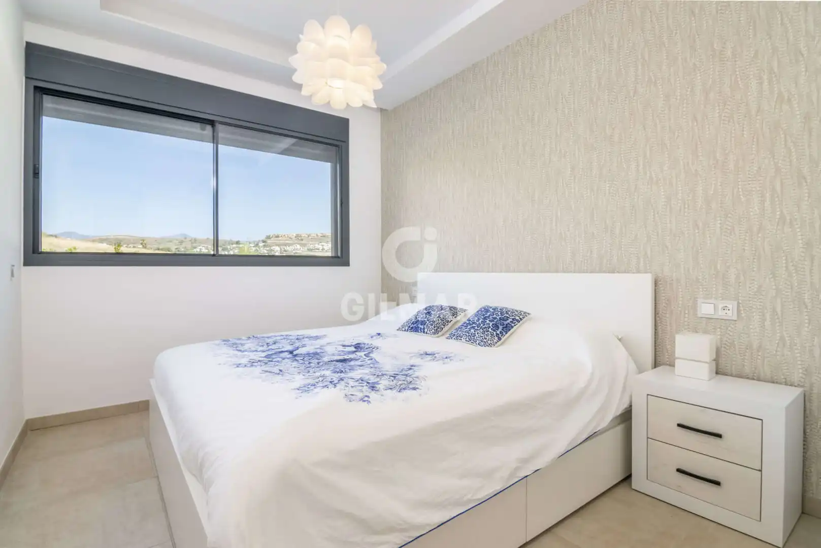 Dormitori de Apartament en venda en Estepona amb Calefacció, Traster i Piscina