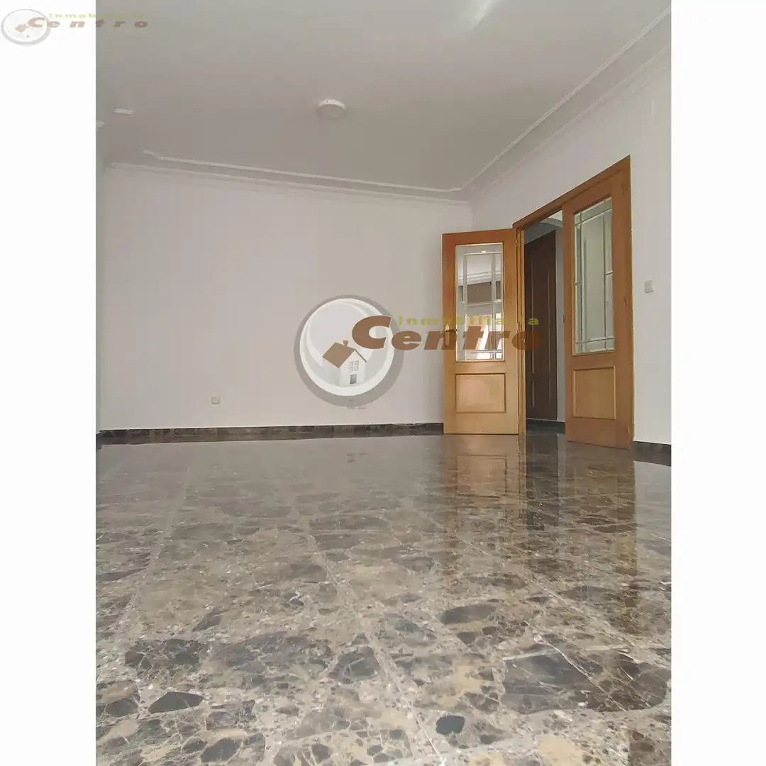 Piso en venta en Albacete con Calefacción, Terraza y Trastero