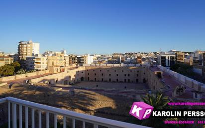 Vista exterior de Pis en venda en Santa Pola amb Aire condicionat, Terrassa i Moblat