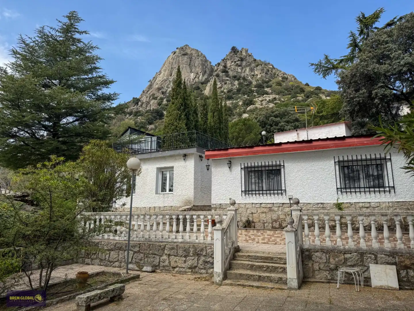 Vista exterior de Casa o chalet en venta en La Cabrera con Aire acondicionado, Calefacción y Jardín privado