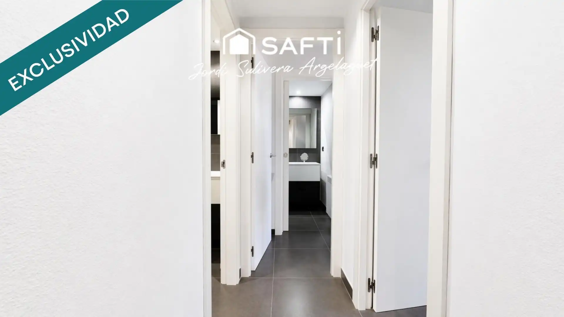 Bathroom of Flat for sale in Girona  with Air Conditioner, Heating and Terrace