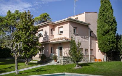 Vista exterior de Casa o xalet en venda en  Madrid Capital amb Jardí privat, Terrassa i Traster