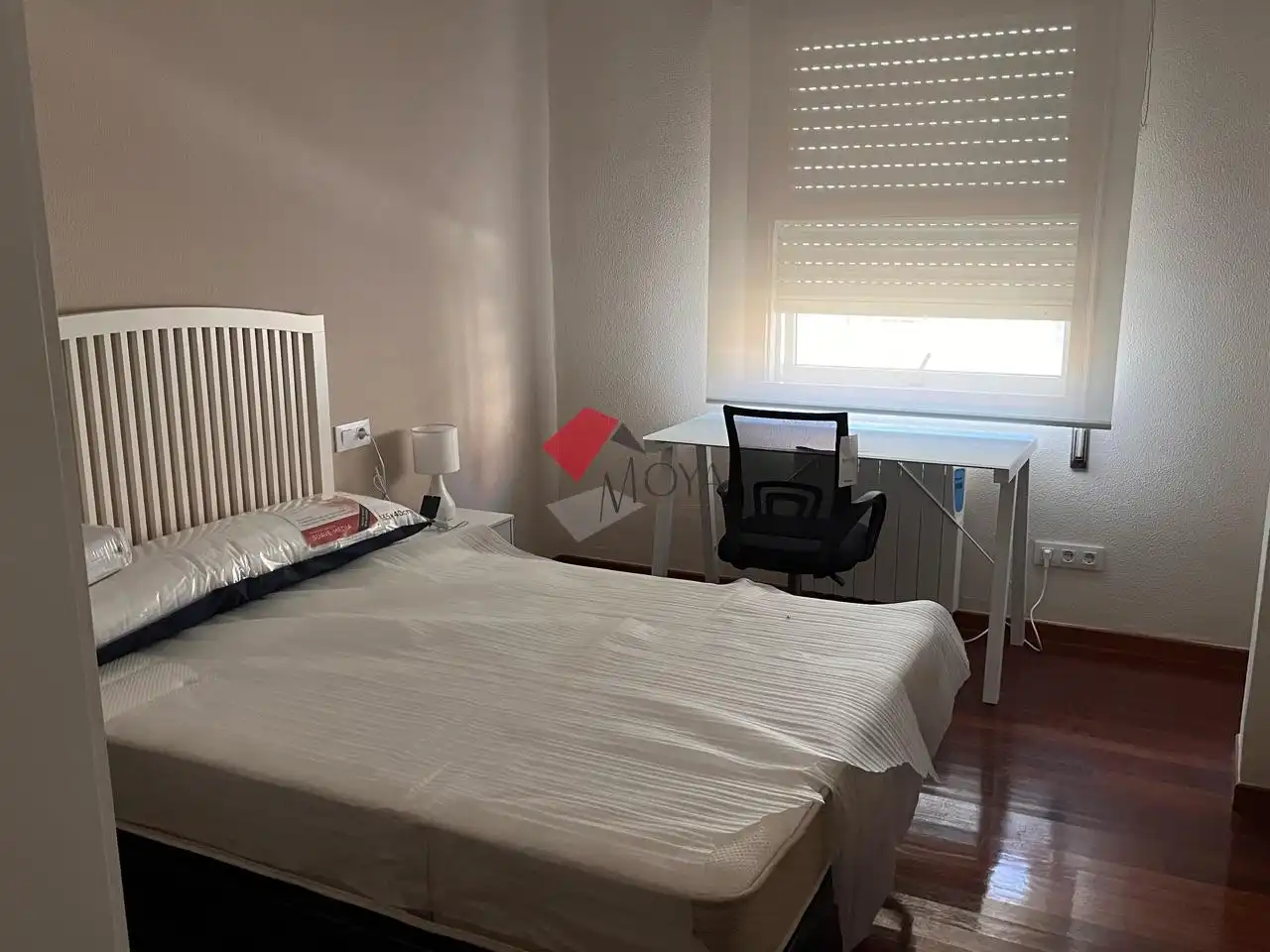 Schlafzimmer von Wohnungen zur Miete in Vigo  mit Heizung und Möbliert