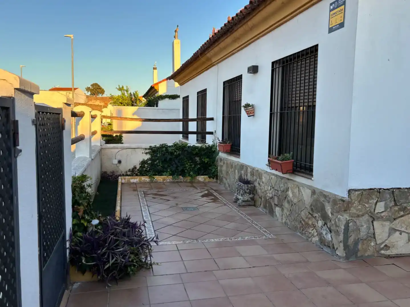 Vista exterior de Pis en venda en El Real de la Jara amb Aire condicionat, Jardí privat i Parquet