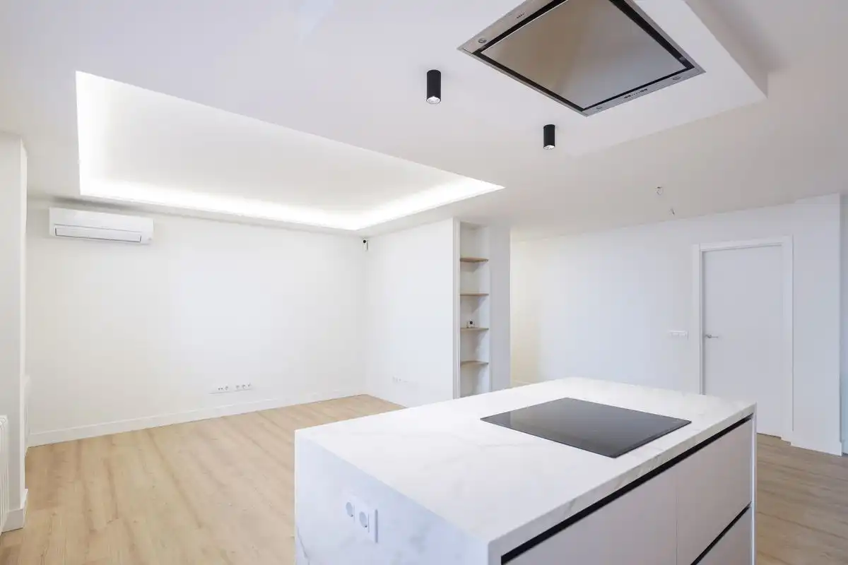 Cuina de Planta baixa en venda en Madrid amb Aire condicionat, Calefacció i Terrassa