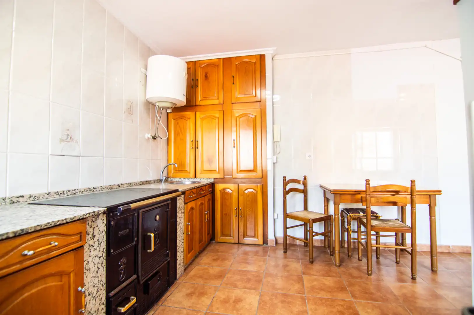 Küche von Wohnung zum Verkauf in Siero mit Heizung, Parkett und Abstellraum