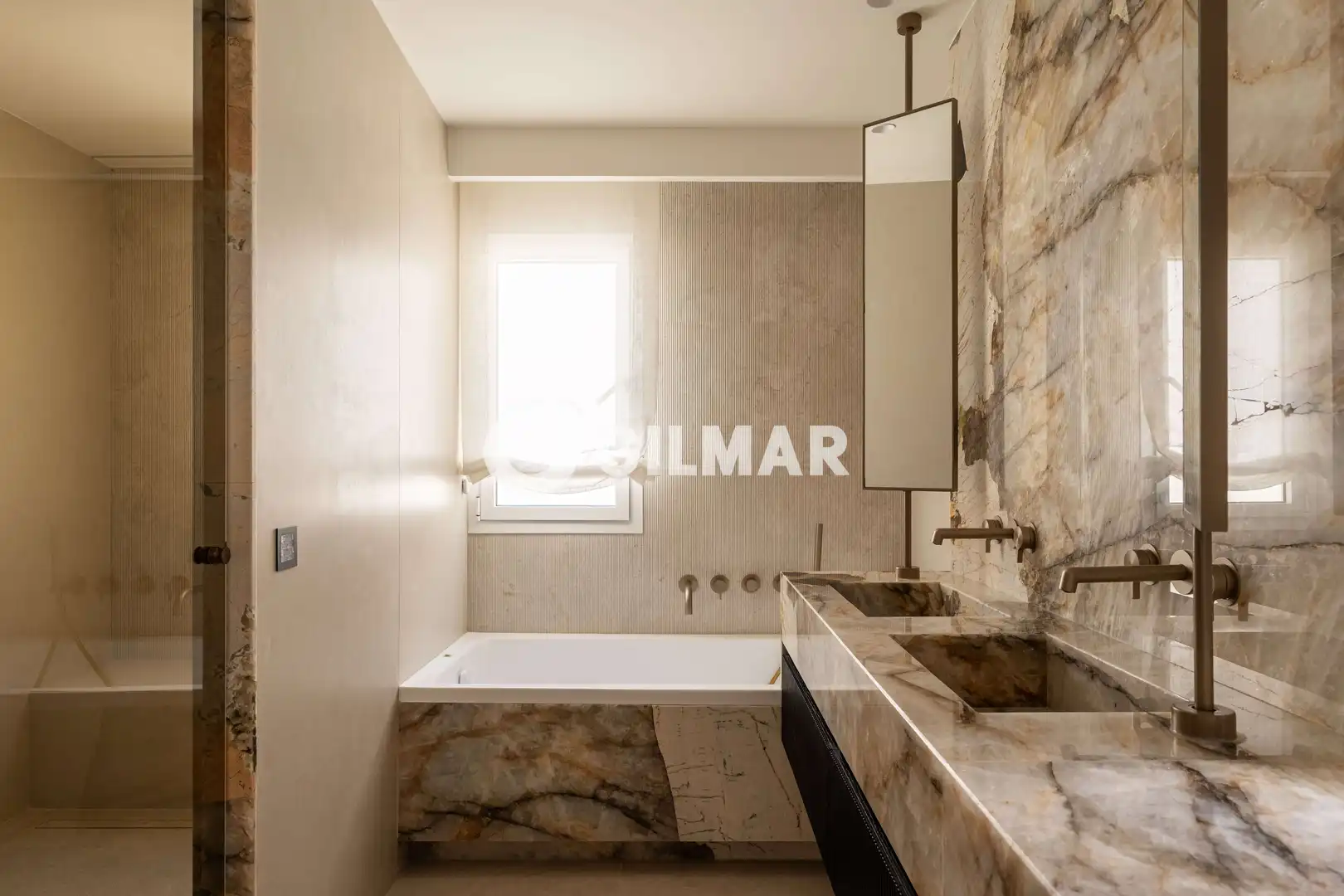 Baño de Dúplex en venta en Madrid con Calefacción y Balcón