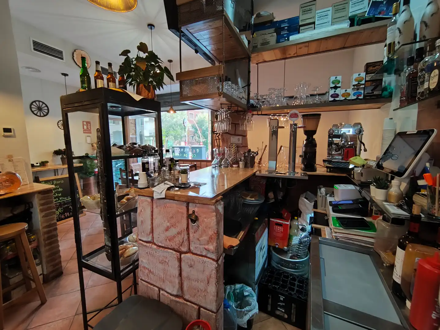 Business premises for transfer in Carrer de les Camèlies 75, imagen 12