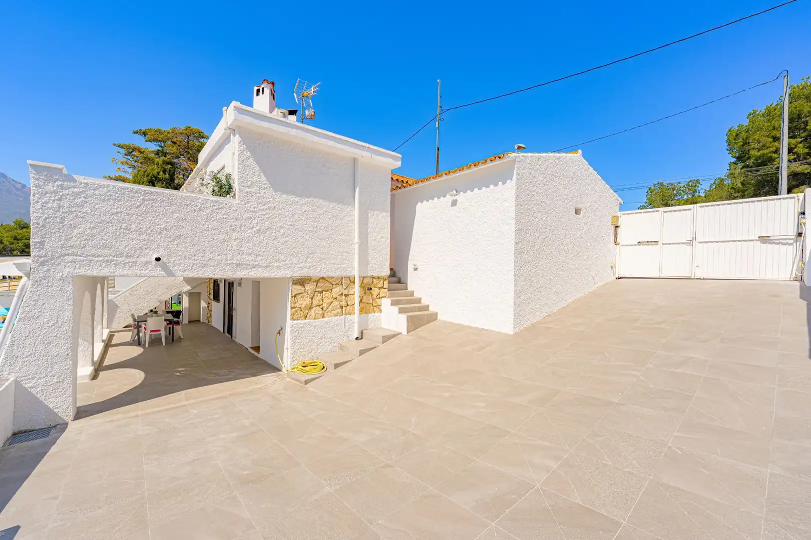 Vista exterior de Casa o chalet en venta en La Nucia con Aire acondicionado, Calefacción y Jardín privado