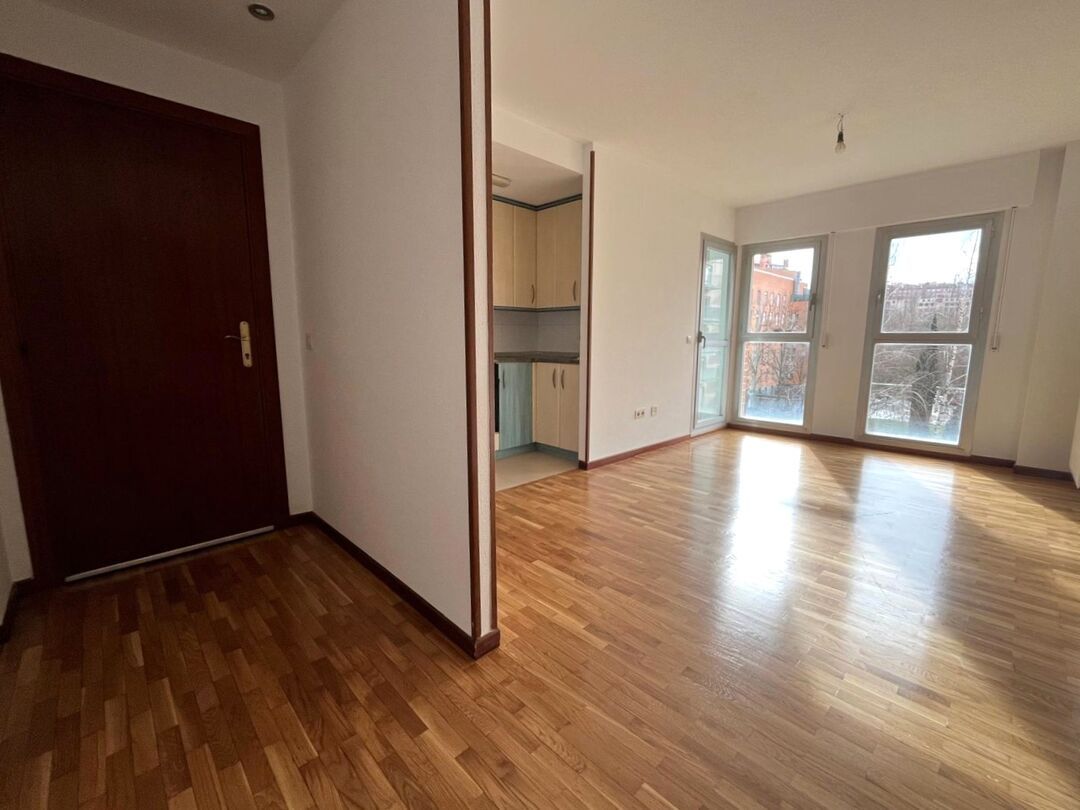 Sala d'estar de Pis en venda en  Pamplona / Iruña amb Calefacció, Jardí privat i Traster