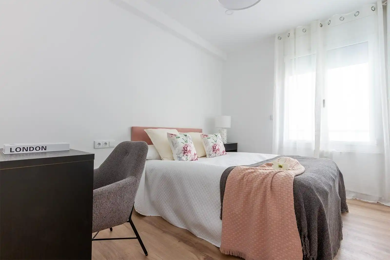 Bedroom of Flat for sale in Sabadell
