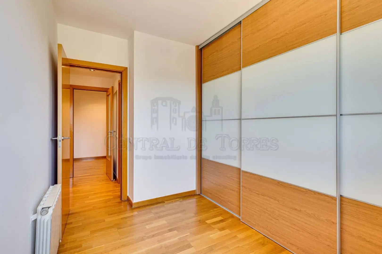 Bedroom of Flat for sale in Sant Cugat del Vallès  with Air Conditioner, Heating and Parquet flooring