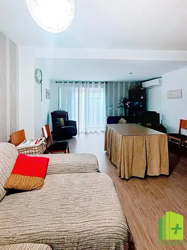 Sala de estar de Casa adosada en venta en Jaén con Aire acondicionado, Terraza y Balcón