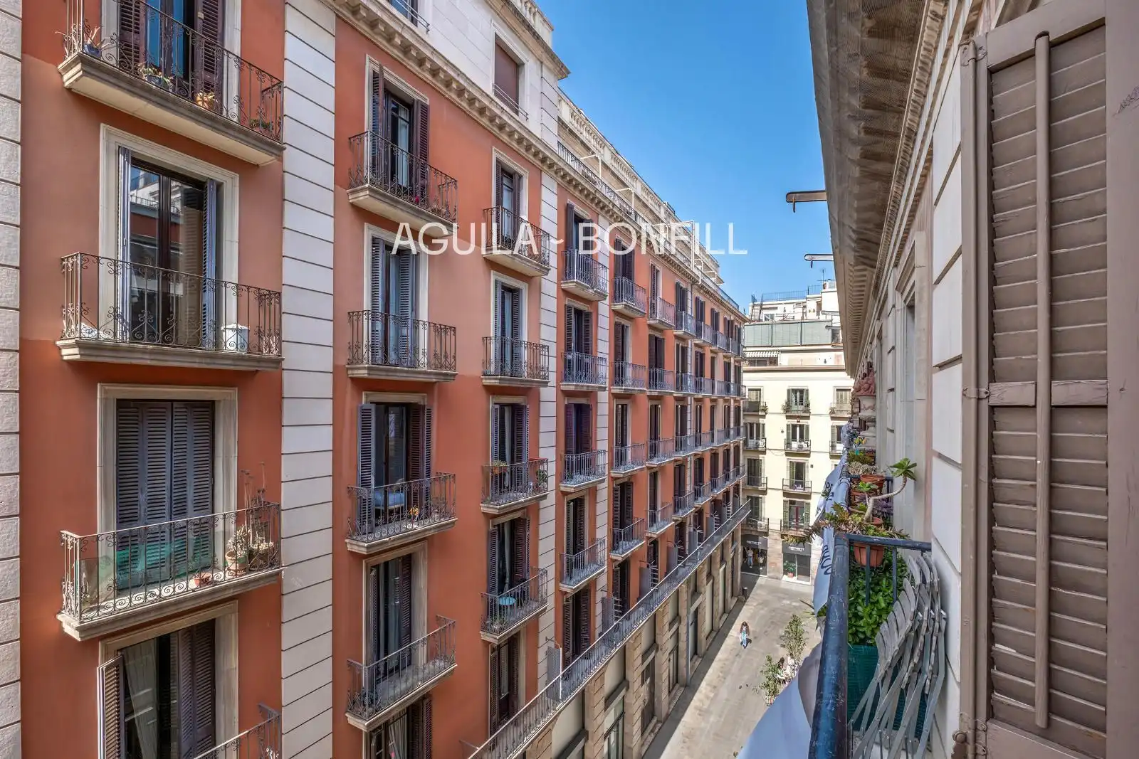 Außenansicht von Wohnung zum Verkauf in Barcelona mit Klimaanlage, Heizung und Parkett