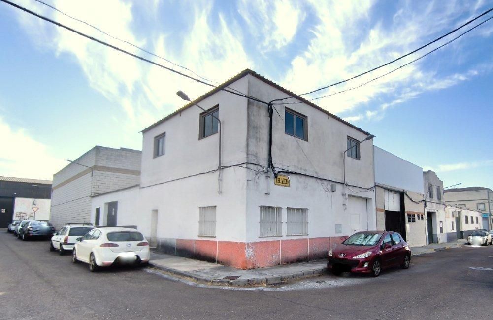 Vista exterior de Nau industrial en venda en Badajoz Capital