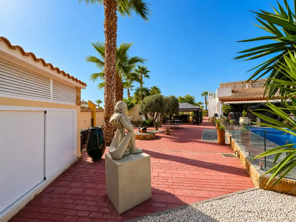 Detached house with pool for sale in Cam. de los Abadia, imagen 10