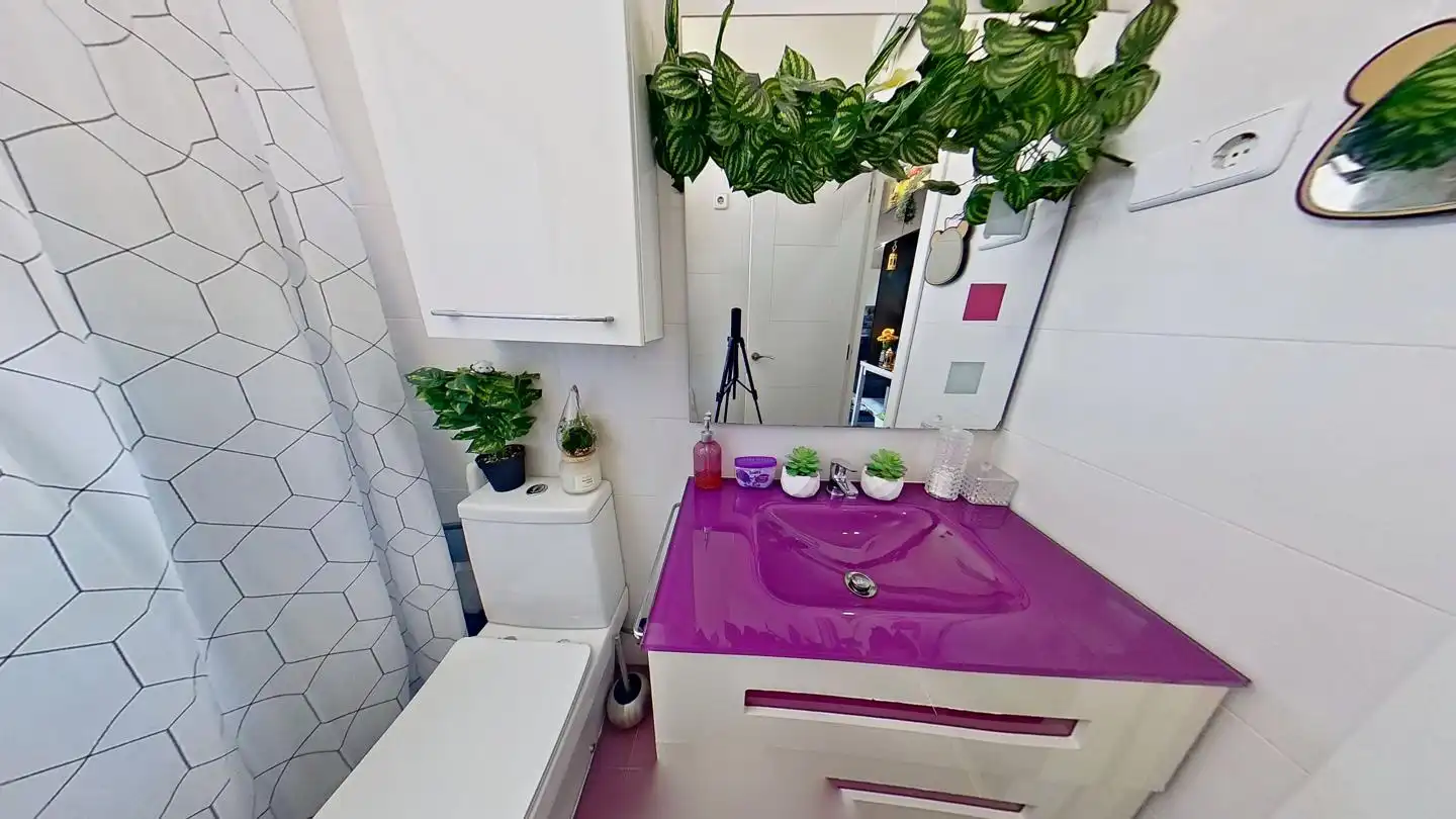 Bany de Planta baixa en venda en Getafe amb Aire condicionat, Calefacció i Moblat