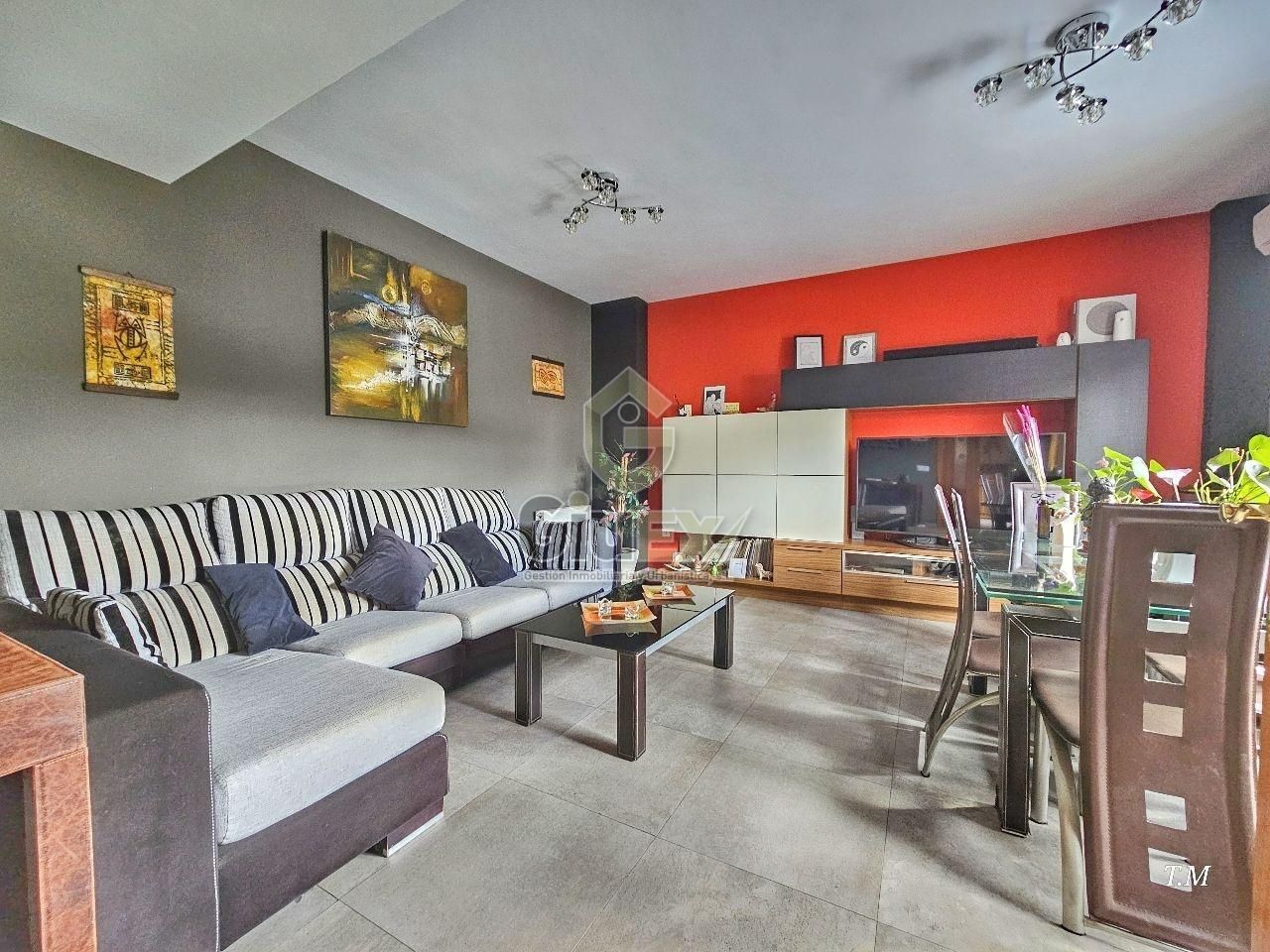 Sala d'estar de Casa o xalet en venda en Cáceres Capital amb Calefacció, Jardí privat i Terrassa