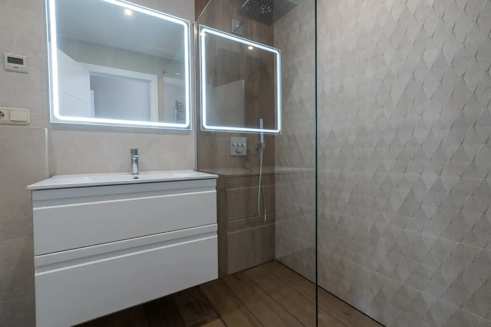 Bathroom of Attic for rent in Marbella  with Air Conditioner, Heating and Terrace