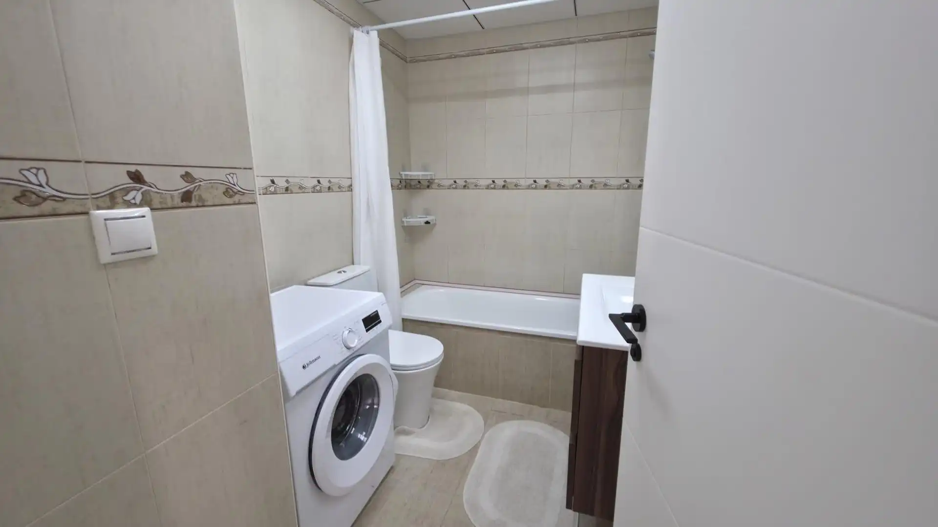 Baño de Piso en venta en Torrevieja con Aire acondicionado y Amueblado