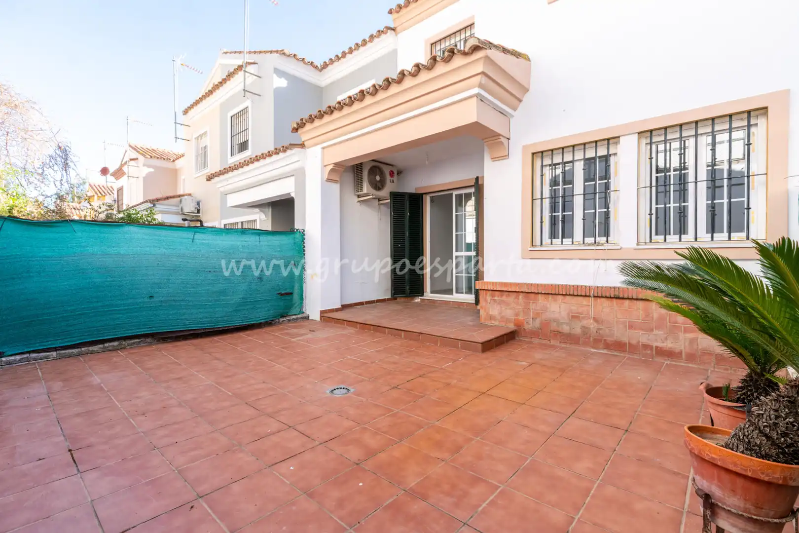 Exterior view of Detached homes for sale in Espartinas  with Air Conditioner, Heating and Oven